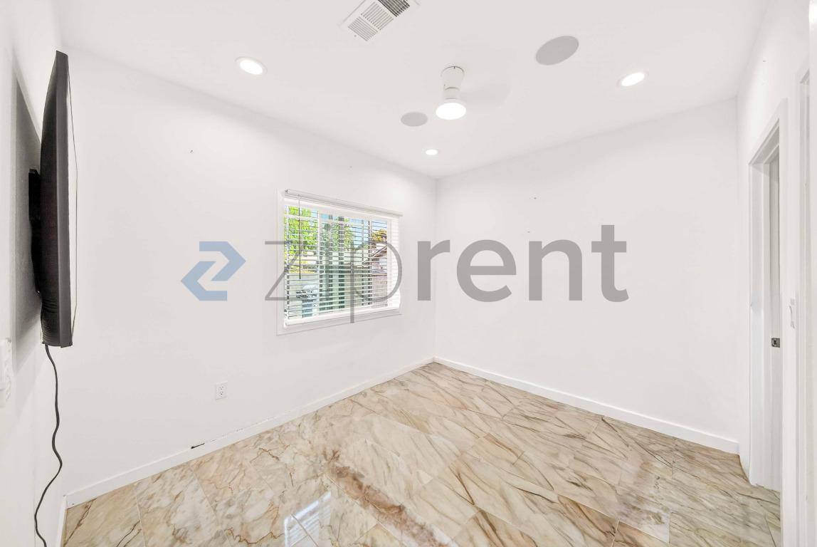 House for rent at 17426 Elkwood St #ADU, Northridge, CA 91325