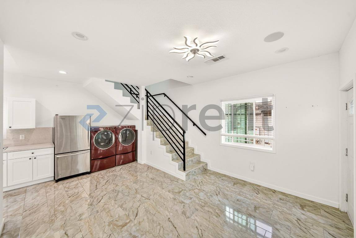 House for rent at 17426 Elkwood St #ADU, Northridge, CA 91325