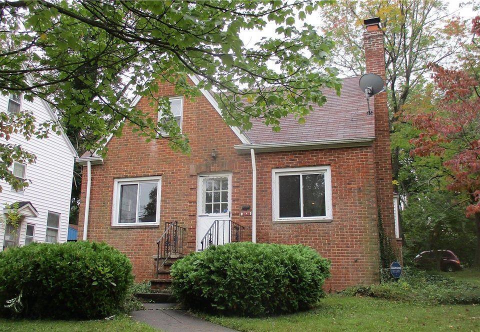 House for rent at 3828 Woodridge Rd, Cleveland, OH 44121