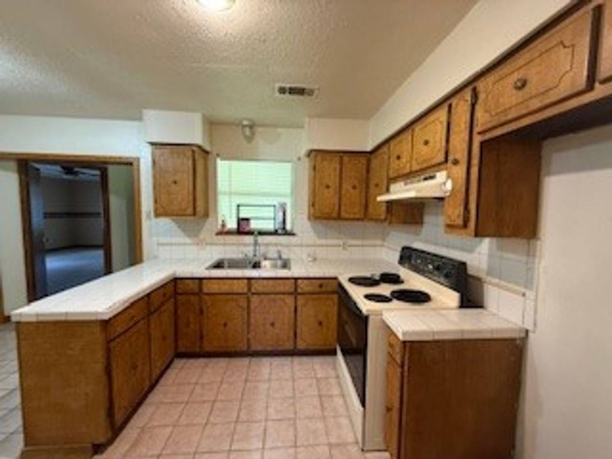 House for rent at 335 N Baronne St, Ponchatoula, LA 70454