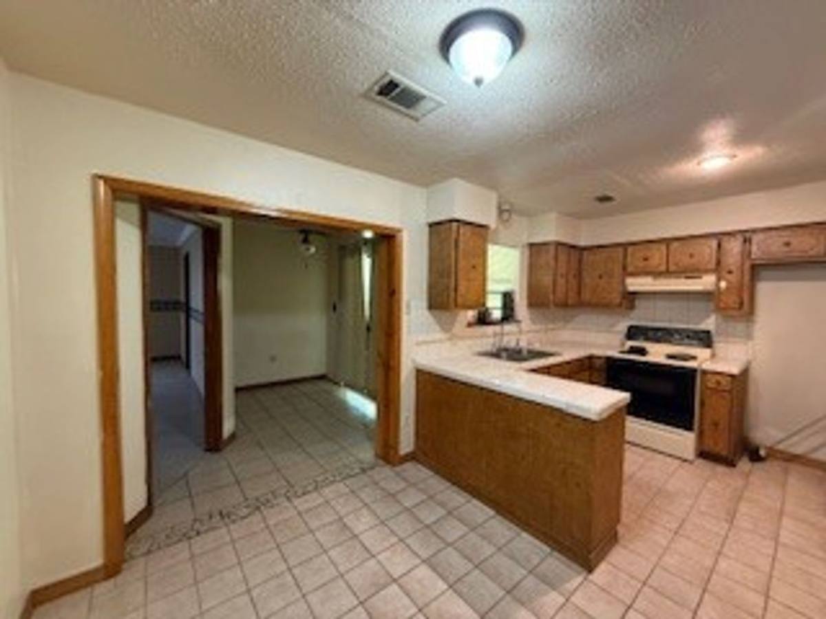 House for rent at 335 N Baronne St, Ponchatoula, LA 70454