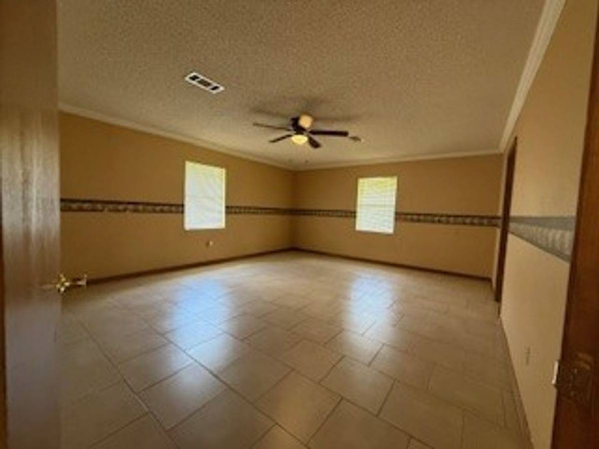House for rent at 335 N Baronne St, Ponchatoula, LA 70454