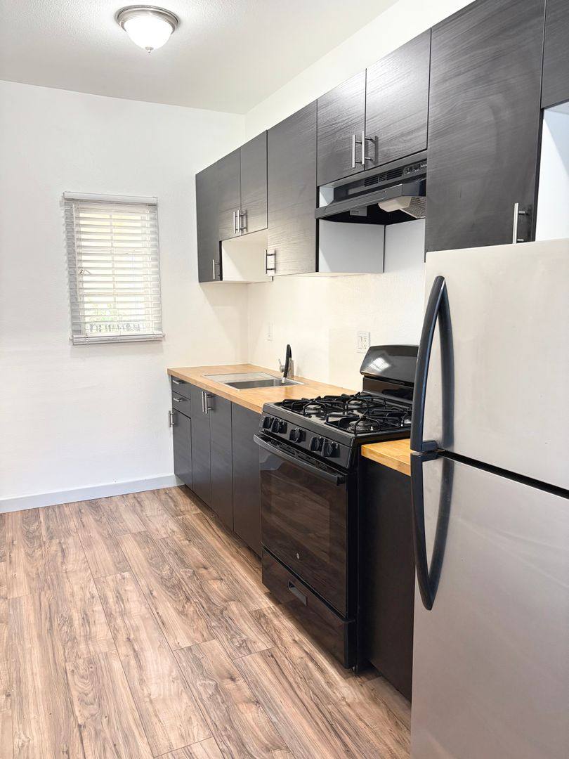 Apartment for rent at 1000 Redondo Ave, Long Beach, CA 90804