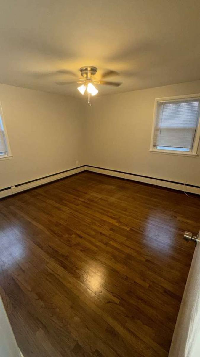 Apartment for rent at 45-55 Haines Ave 29-35 E Broad St, Berlin, NJ 08009