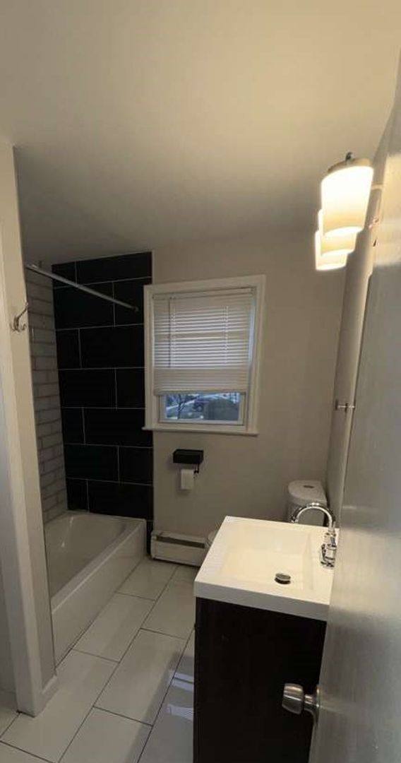 Apartment for rent at 45-55 Haines Ave 29-35 E Broad St, Berlin, NJ 08009