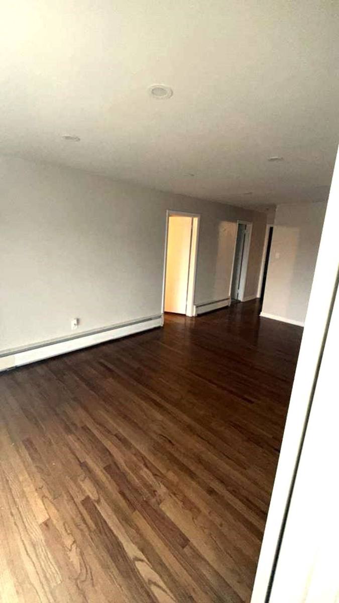 Apartment for rent at 45-55 Haines Ave 29-35 E Broad St, Berlin, NJ 08009