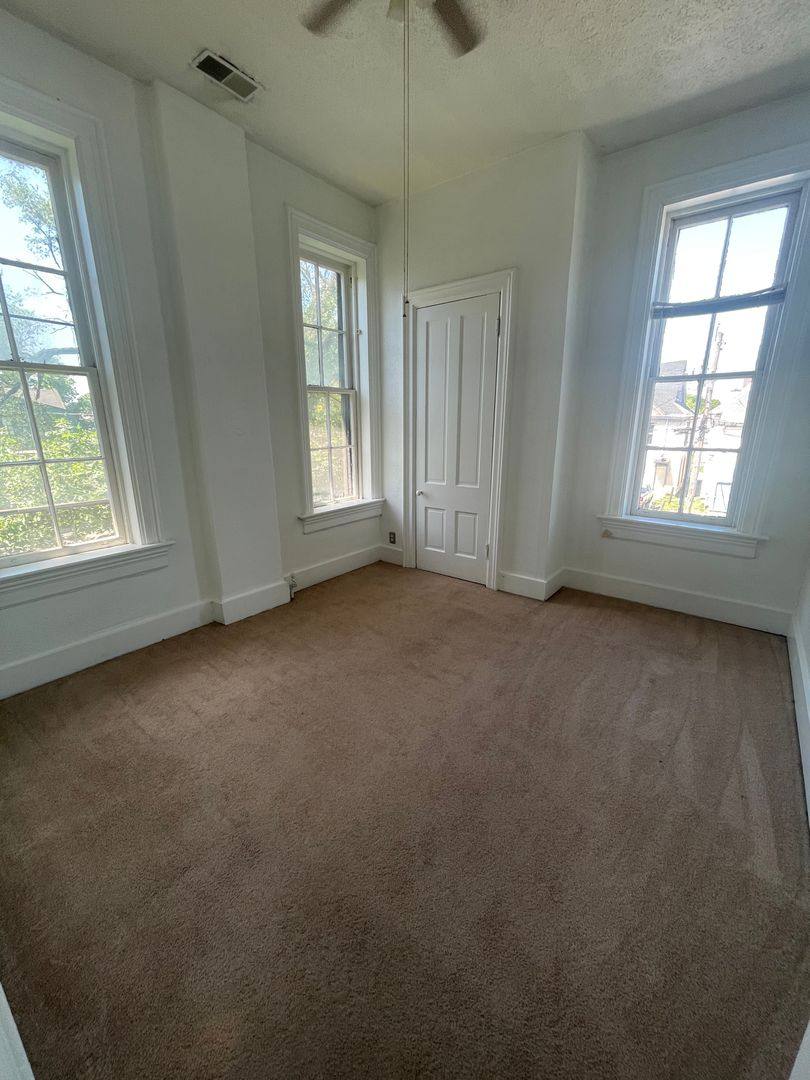 Apartment for rent at 824 N 10th St, Lafayette, IN 47905