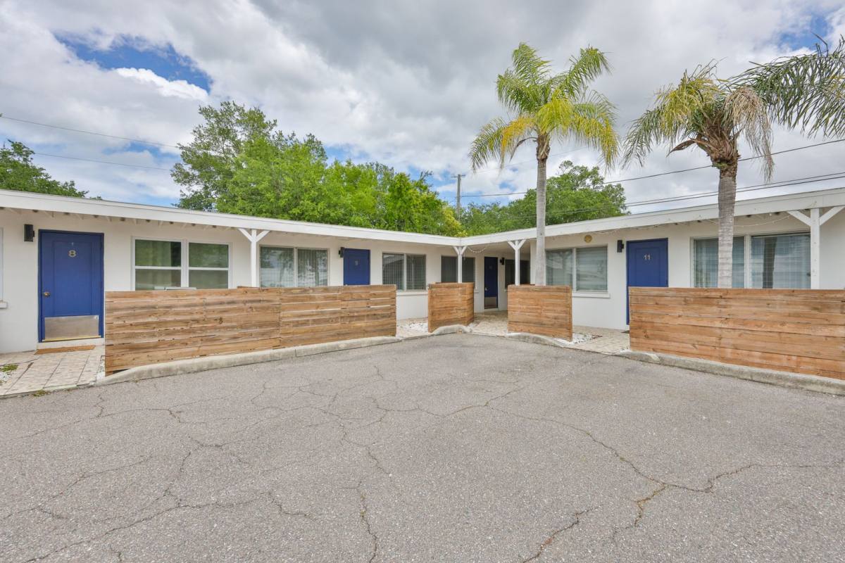 Apartment for rent at 2035 Edgewater Dr, Clearwater, FL 33755