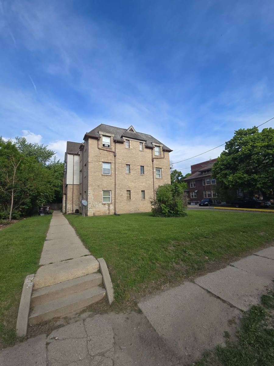 Apartment for rent at 912 Haskell Ave, Rockford, IL 61103
