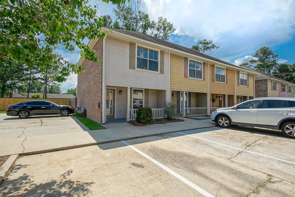 Townhouse for rent at 13080 Burgess Ave, Walker, LA 70785