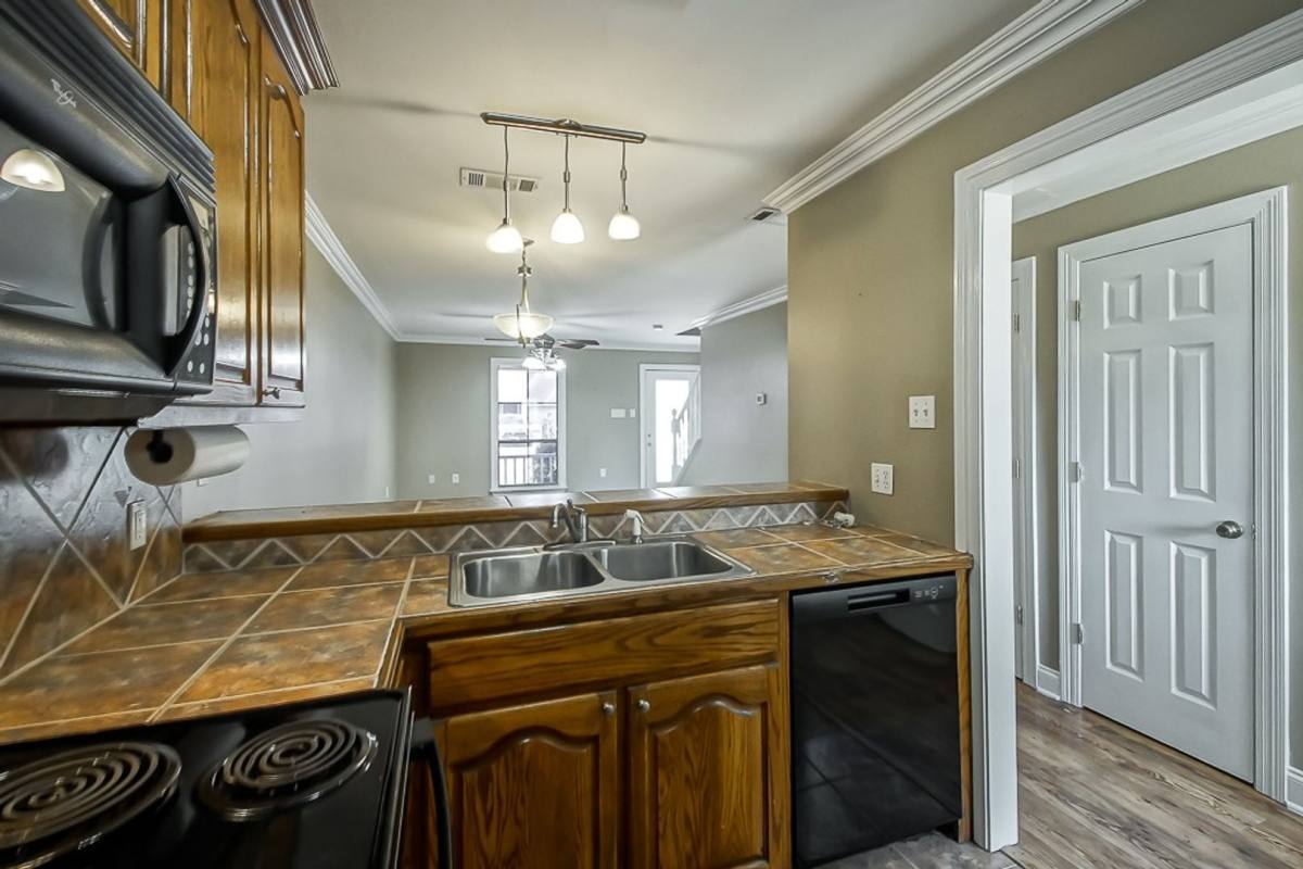 Townhouse for rent at 13080 Burgess Ave, Walker, LA 70785
