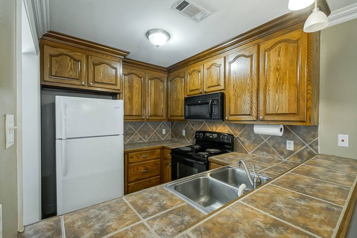 Townhouse for rent at 13080 Burgess Ave, Walker, LA 70785