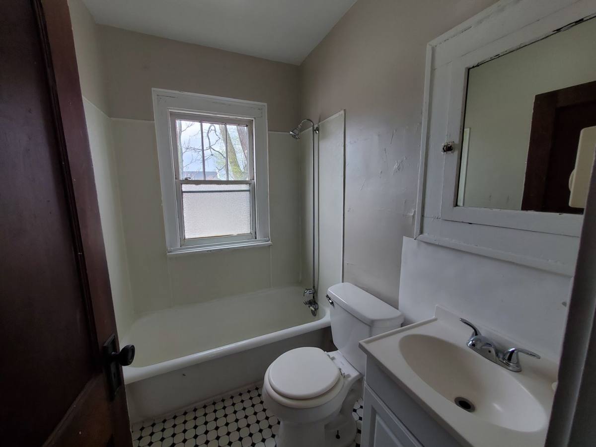 Apartment for rent at 2930 5th Ave, Rock Island, IL 61201