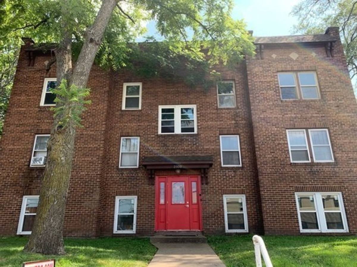 Apartment for rent at 2930 5th Ave, Rock Island, IL 61201