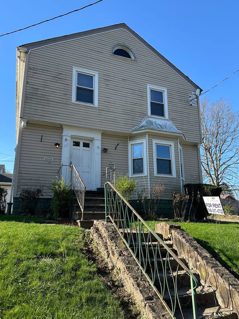 Apartment for rent at 1652 Roosevelt Ave, Steubenville, OH 43952