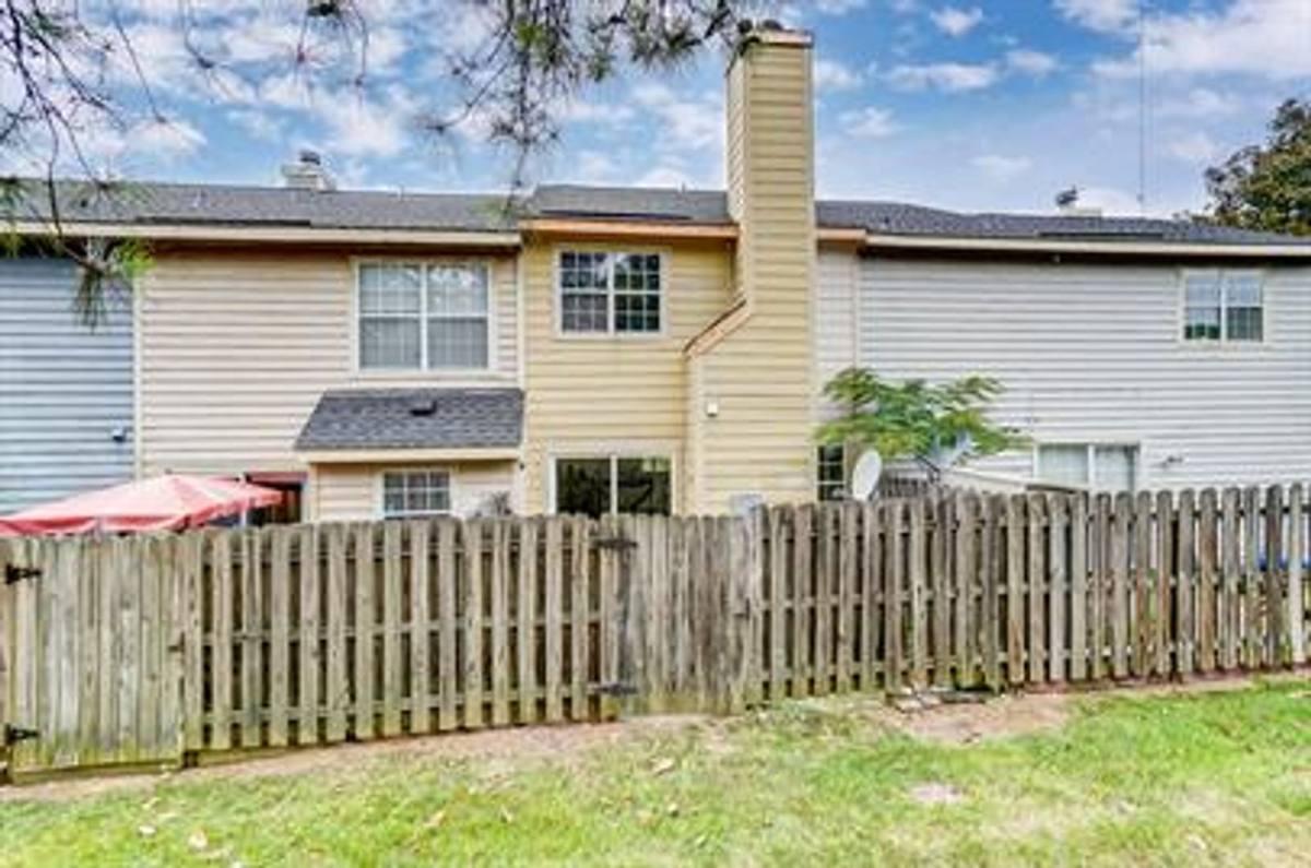 Townhouse for rent at 3821 Mosscroft Lane, Charlotte, NC 28215