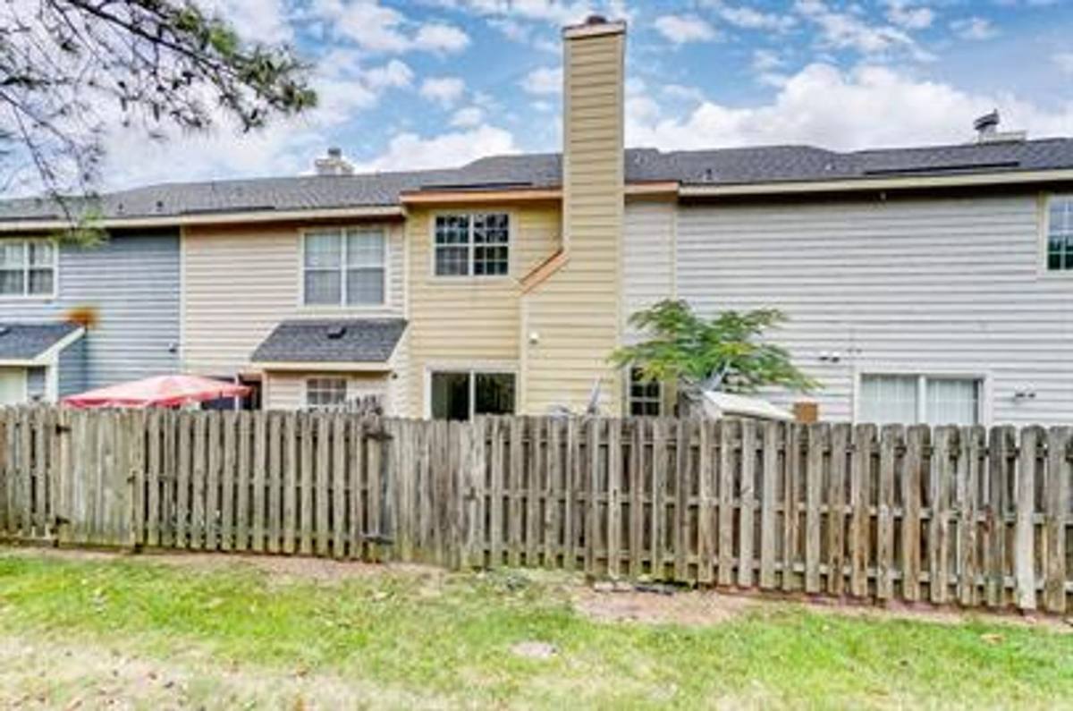 Townhouse for rent at 3821 Mosscroft Lane, Charlotte, NC 28215