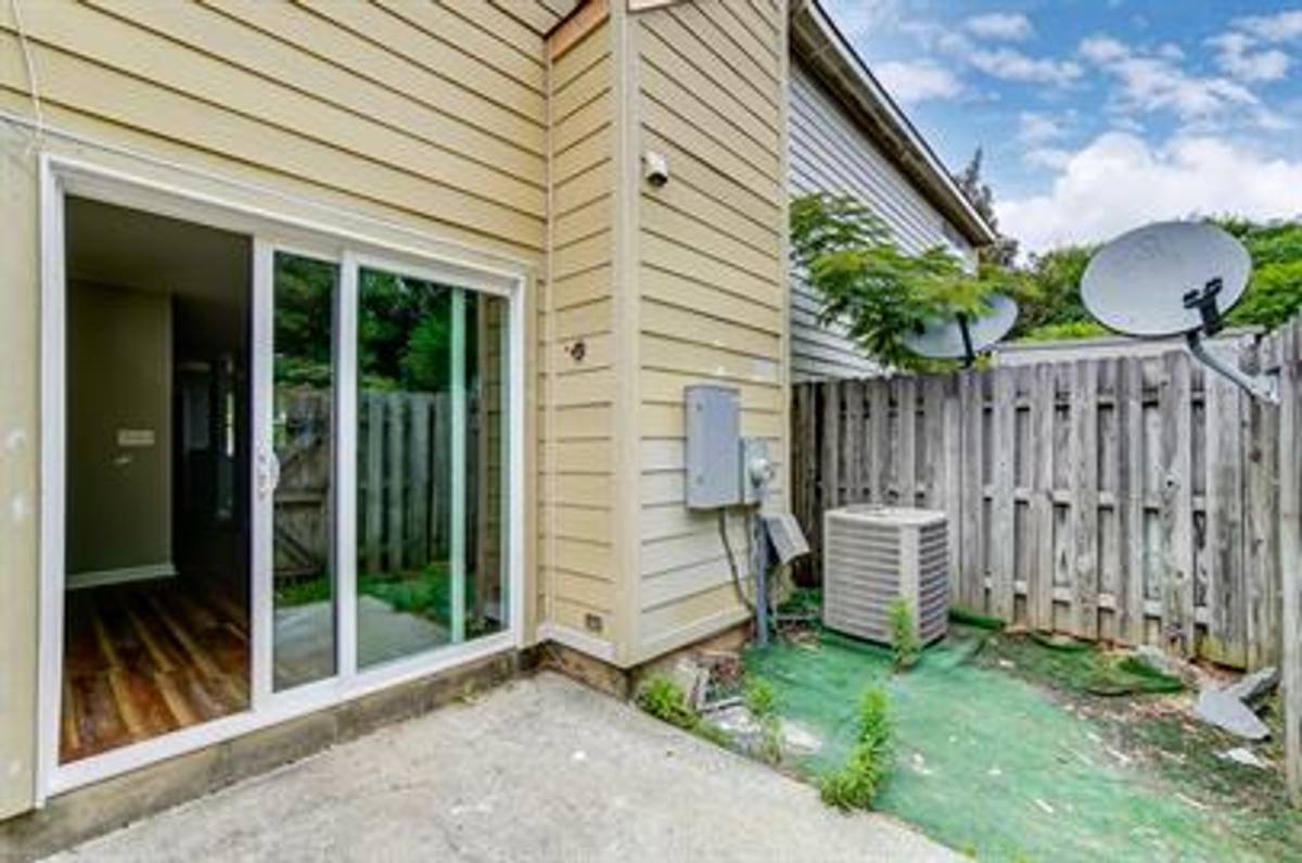 Townhouse for rent at 3821 Mosscroft Lane, Charlotte, NC 28215