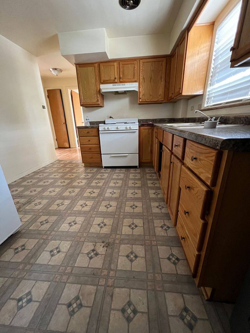 Apartment for rent at 7842-7844 S Jeffery Blvd, Chicago, IL 60649