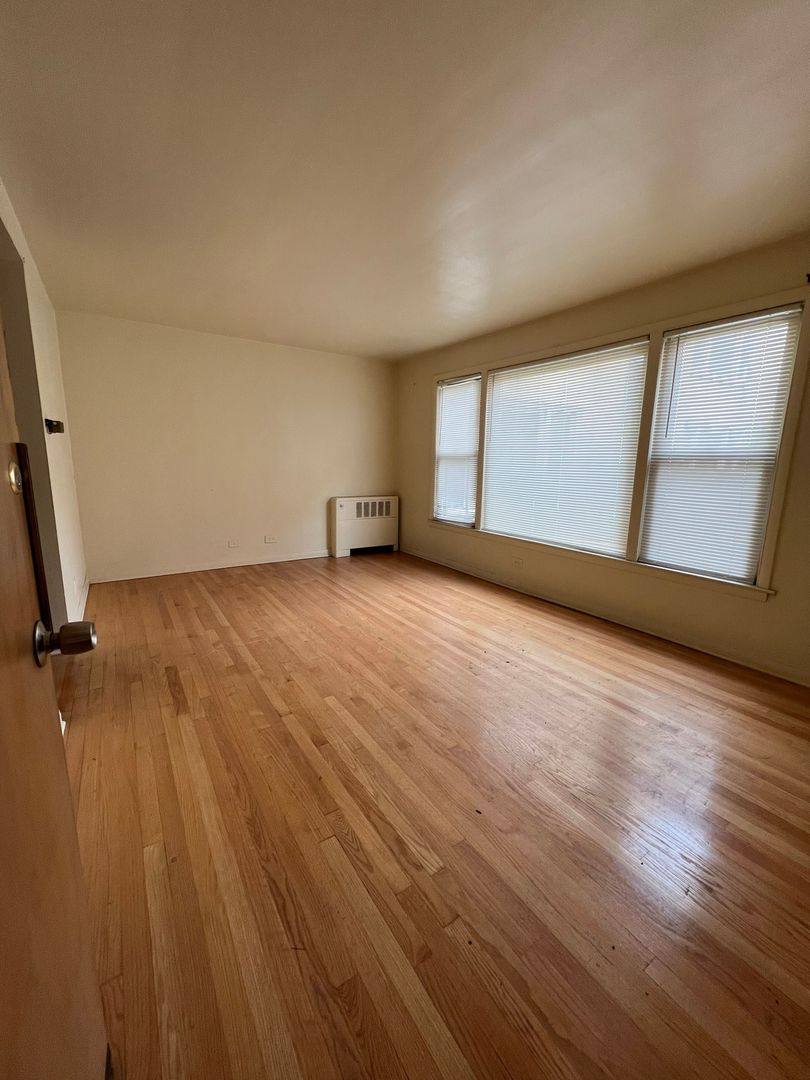 Apartment for rent at 7842-7844 S Jeffery Blvd, Chicago, IL 60649