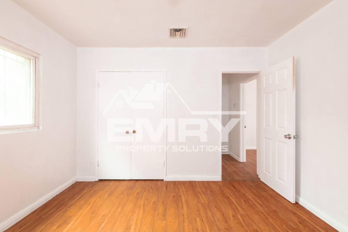 Apartment for rent at 10530 Crenshaw Blvd, Inglewood, CA 90303