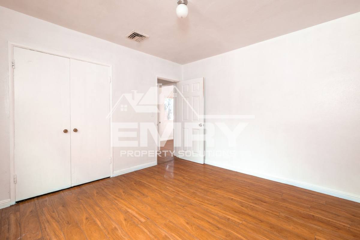 Apartment for rent at 10530 Crenshaw Blvd, Inglewood, CA 90303