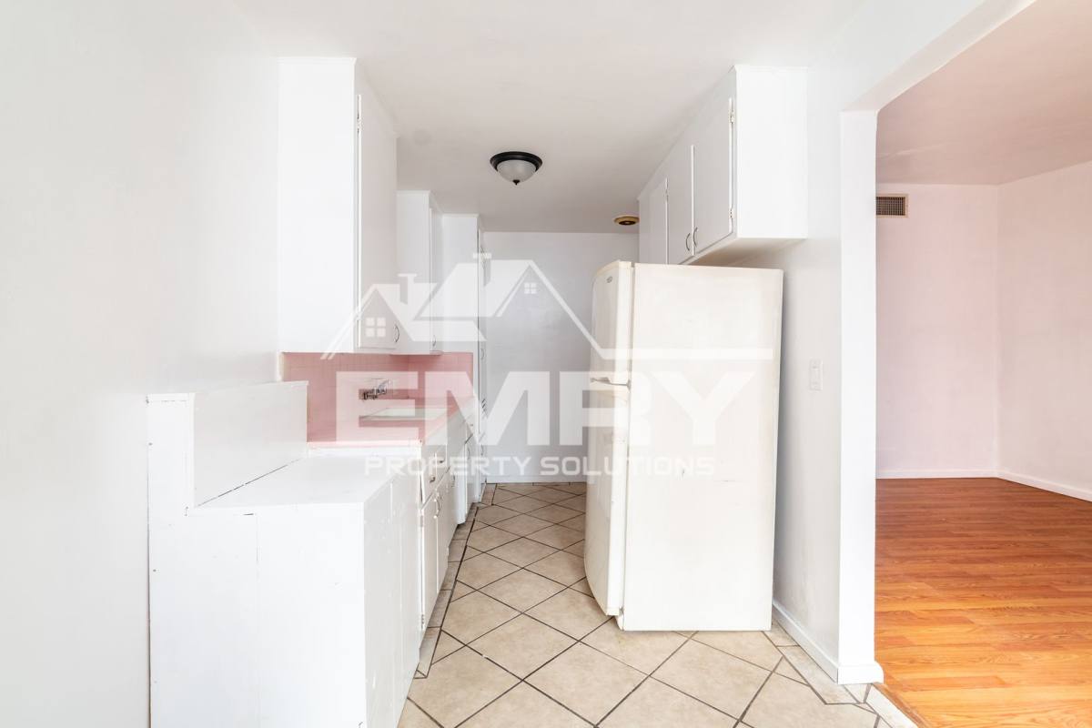Apartment for rent at 10530 Crenshaw Blvd, Inglewood, CA 90303