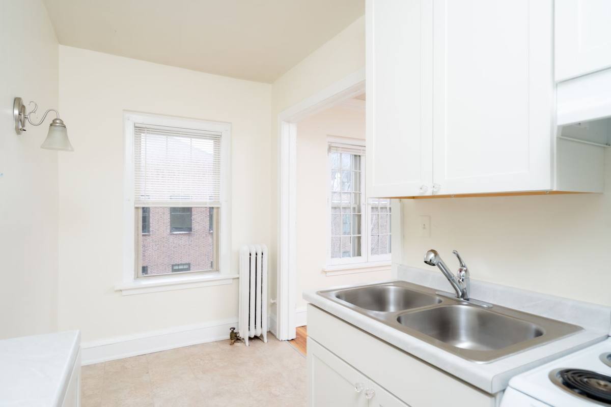 Apartment for rent at 1000 W Franklin Ave, Minneapolis, MN 55405