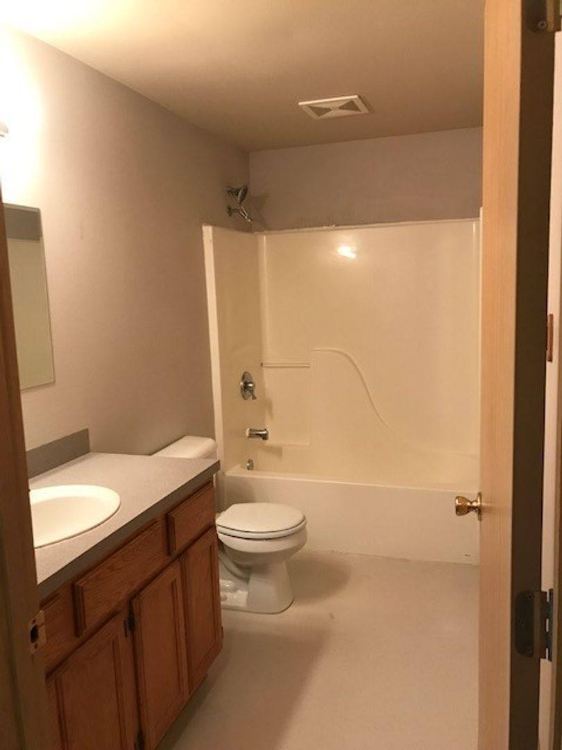 Apartment for rent at 421 NW 17th St, Redmond, OR 97756