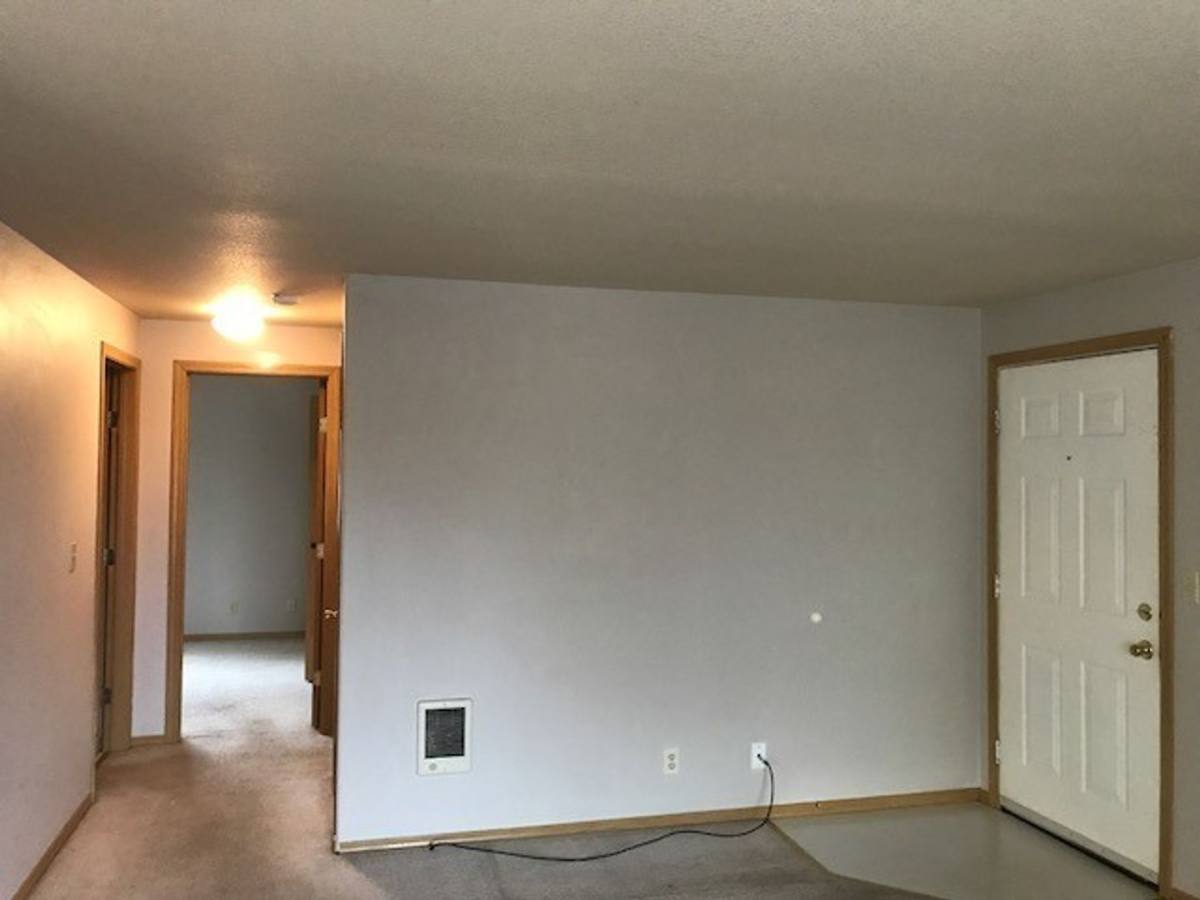 Apartment for rent at 421 NW 17th St, Redmond, OR 97756