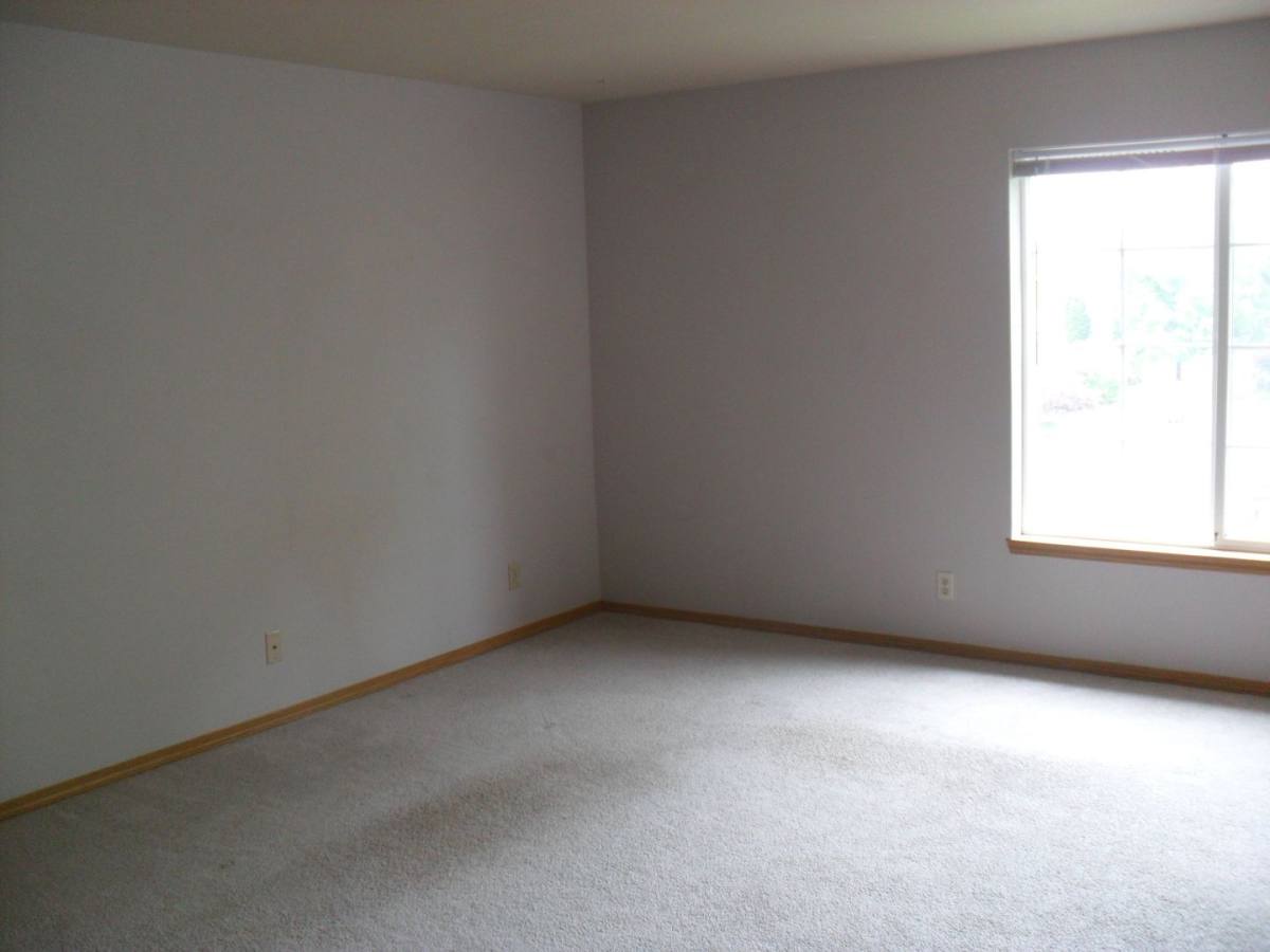 Apartment for rent at 421 NW 17th St, Redmond, OR 97756