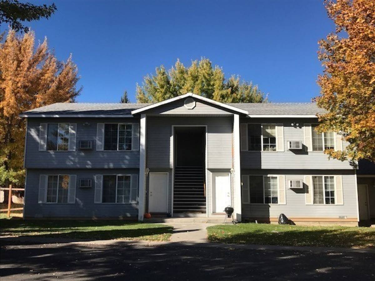 Apartment for rent at 421 NW 17th St, Redmond, OR 97756