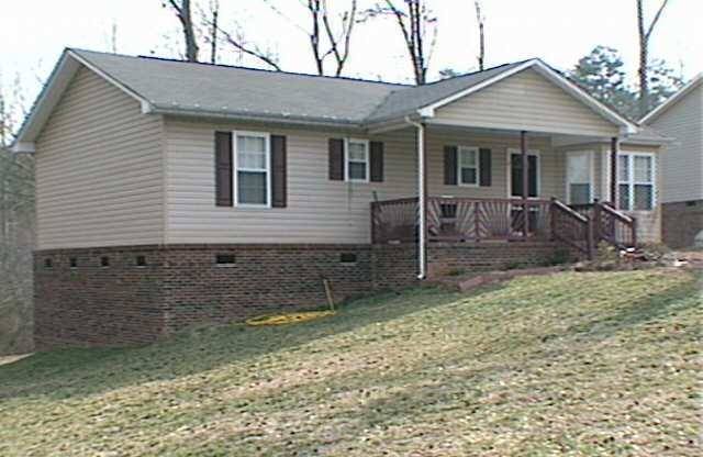 House for rent at 1680 Plyler Lake Rd, Gastonia, NC 28054