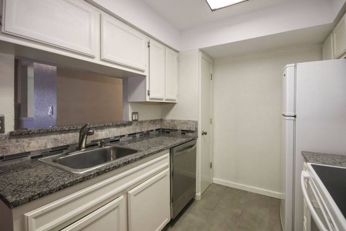 Condo for rent at 2850 E 90th St, Tulsa, OK 74137