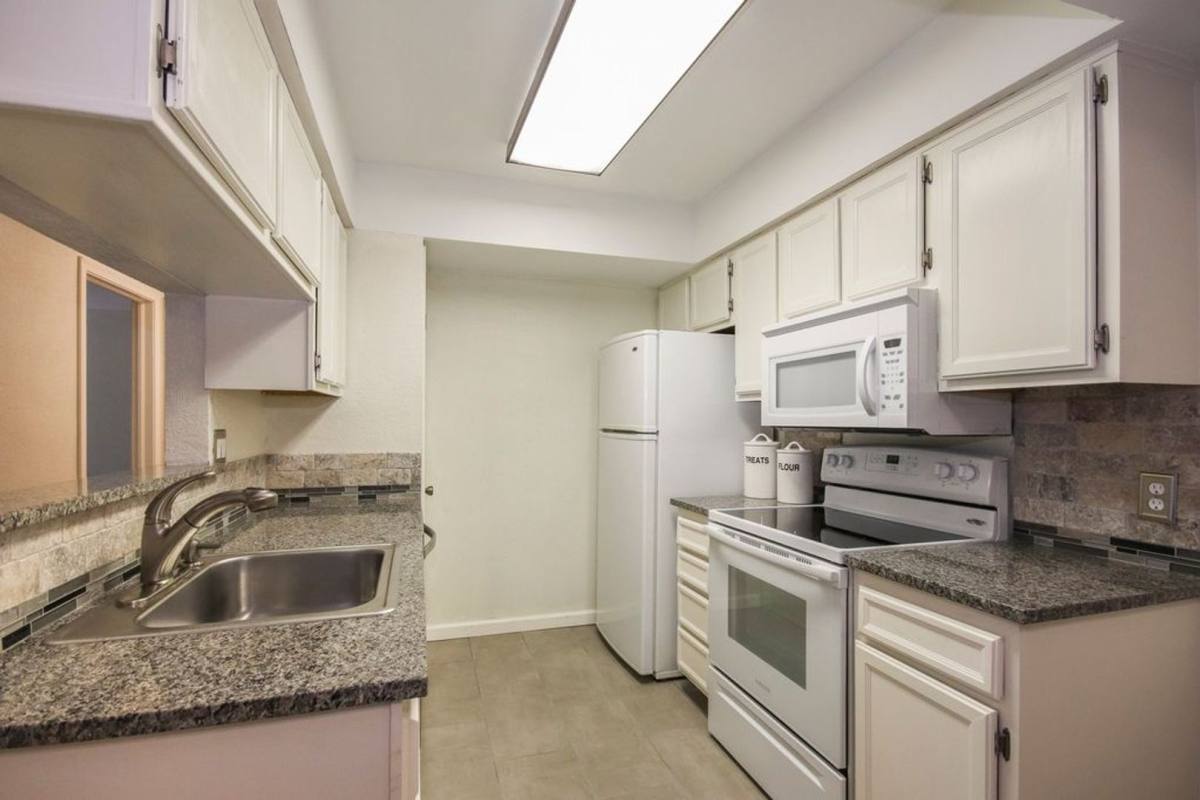 Condo for rent at 2850 E 90th St, Tulsa, OK 74137