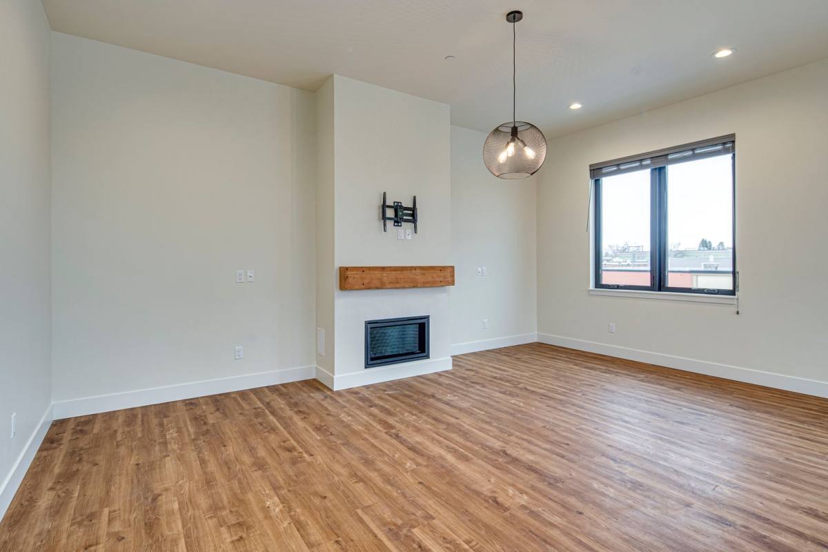 Apartment for rent at 404 SW 6th St, Redmond, OR 97756