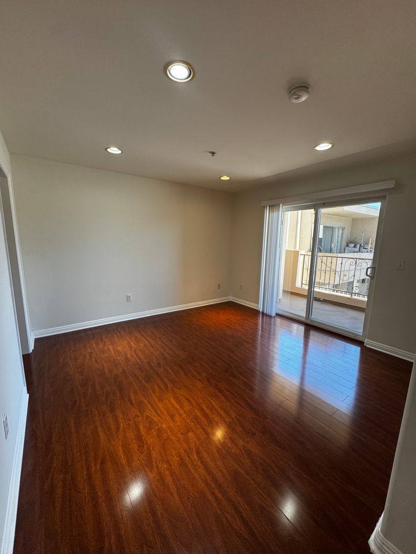 Condo for rent at 13525 Vanowen St #103, Van Nuys, CA 91405
