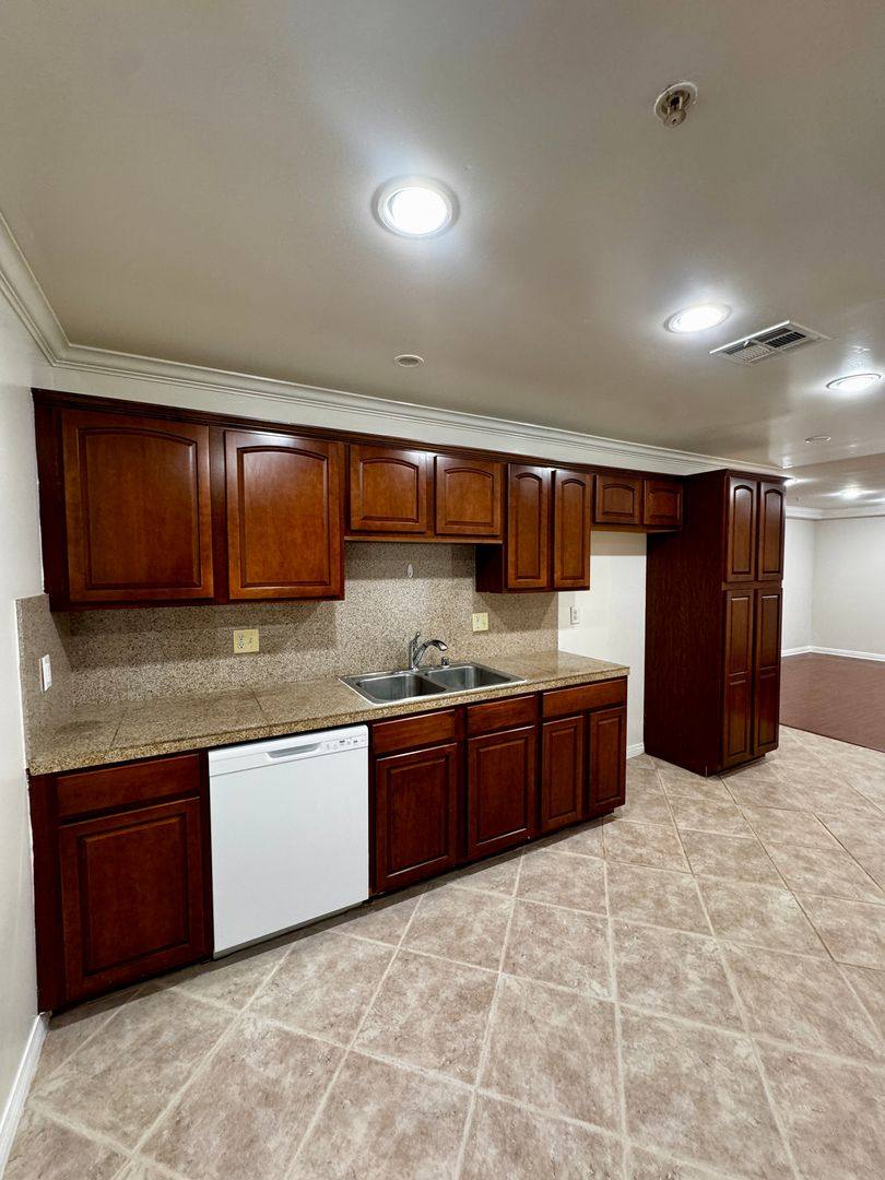 Condo for rent at 13525 Vanowen St #103, Van Nuys, CA 91405
