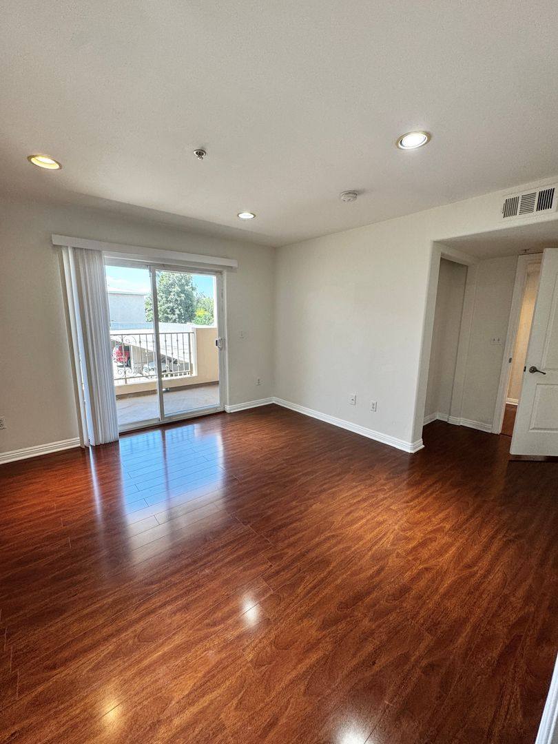 Condo for rent at 13525 Vanowen St #103, Van Nuys, CA 91405