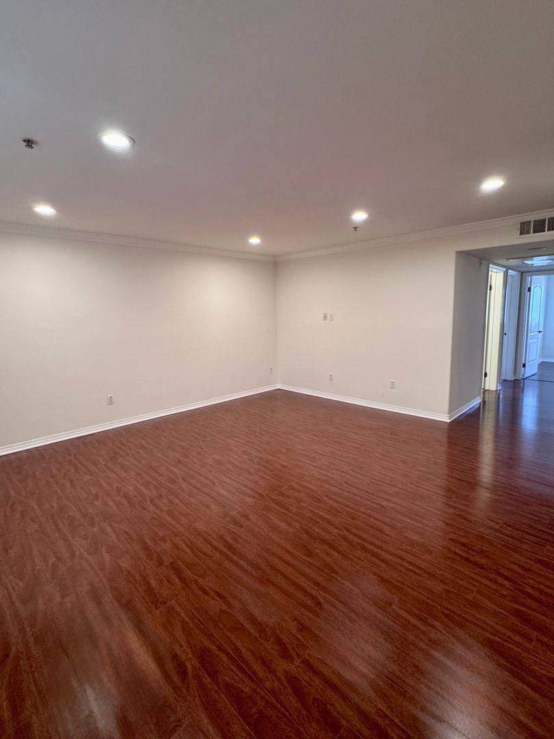 Condo for rent at 13525 Vanowen St, Van Nuys, CA 91405