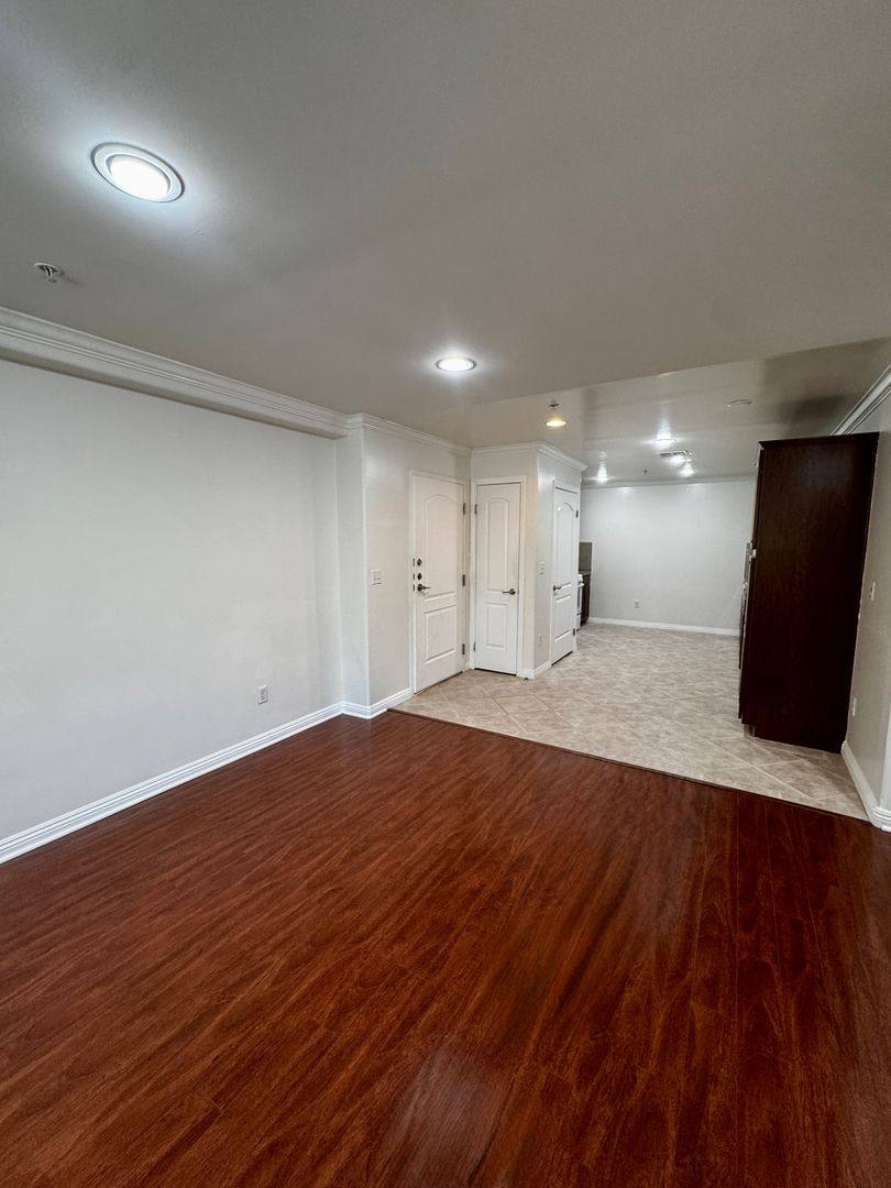 Condo for rent at 13525 Vanowen St #103, Van Nuys, CA 91405