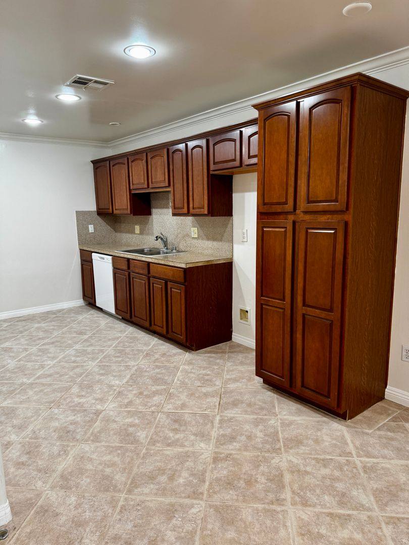 Condo for rent at 13525 Vanowen St #103, Van Nuys, CA 91405
