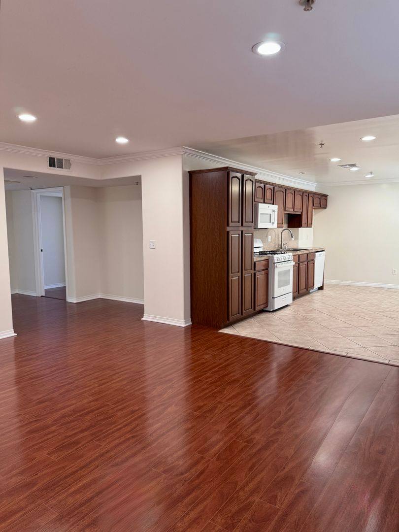Condo for rent at 13525 Vanowen St, Van Nuys, CA 91405