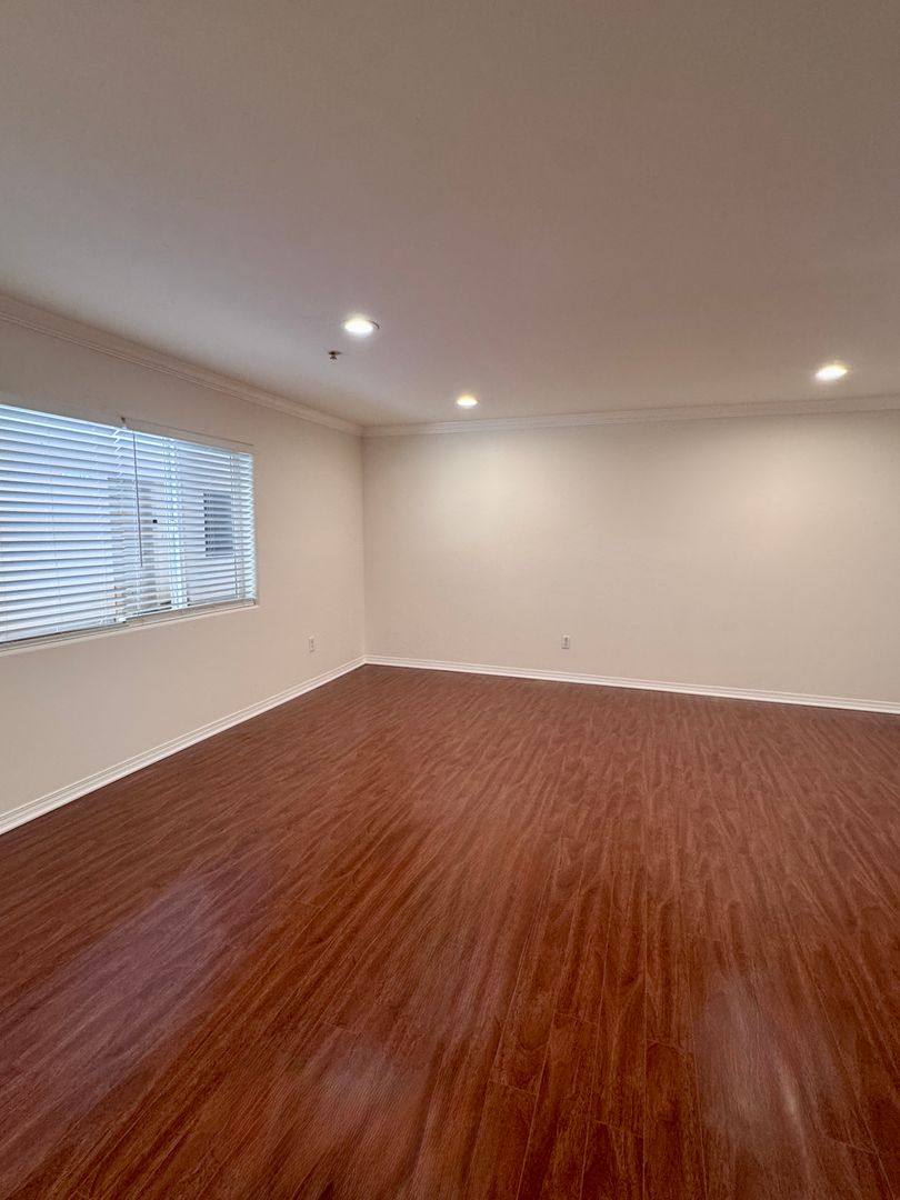 Condo for rent at 13525 Vanowen St, Van Nuys, CA 91405