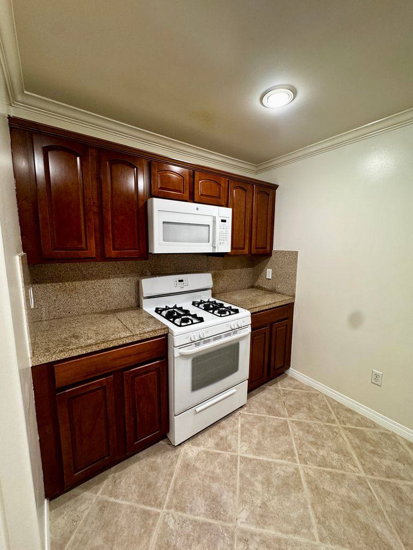 Condo for rent at 13525 Vanowen St #103, Van Nuys, CA 91405