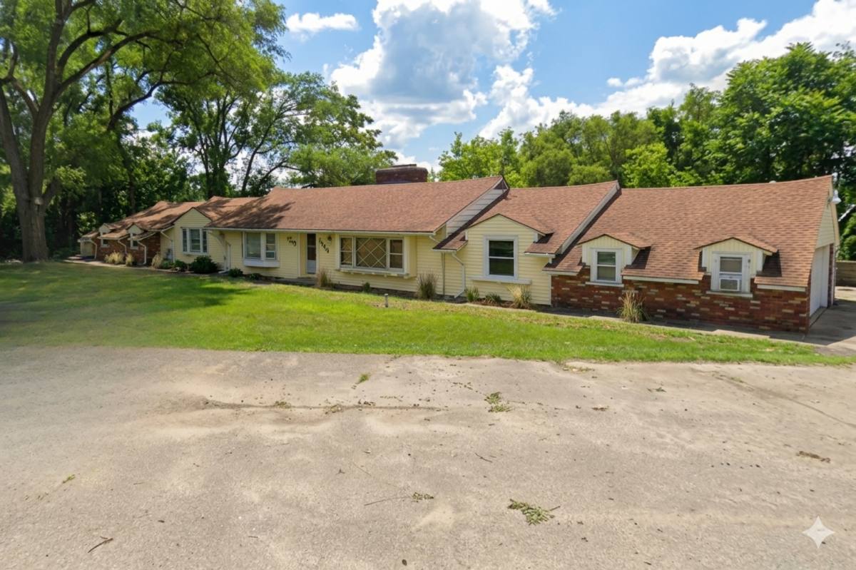 Apartment for rent at 8587 - 8615 Pontiac Lake Rd, White Lake, MI 48386