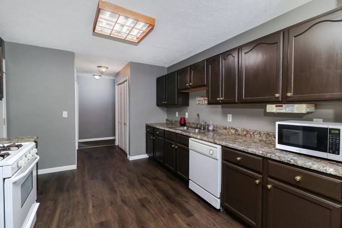 Apartment for rent at 1622 Iowa St, Bloomington, IL 61701