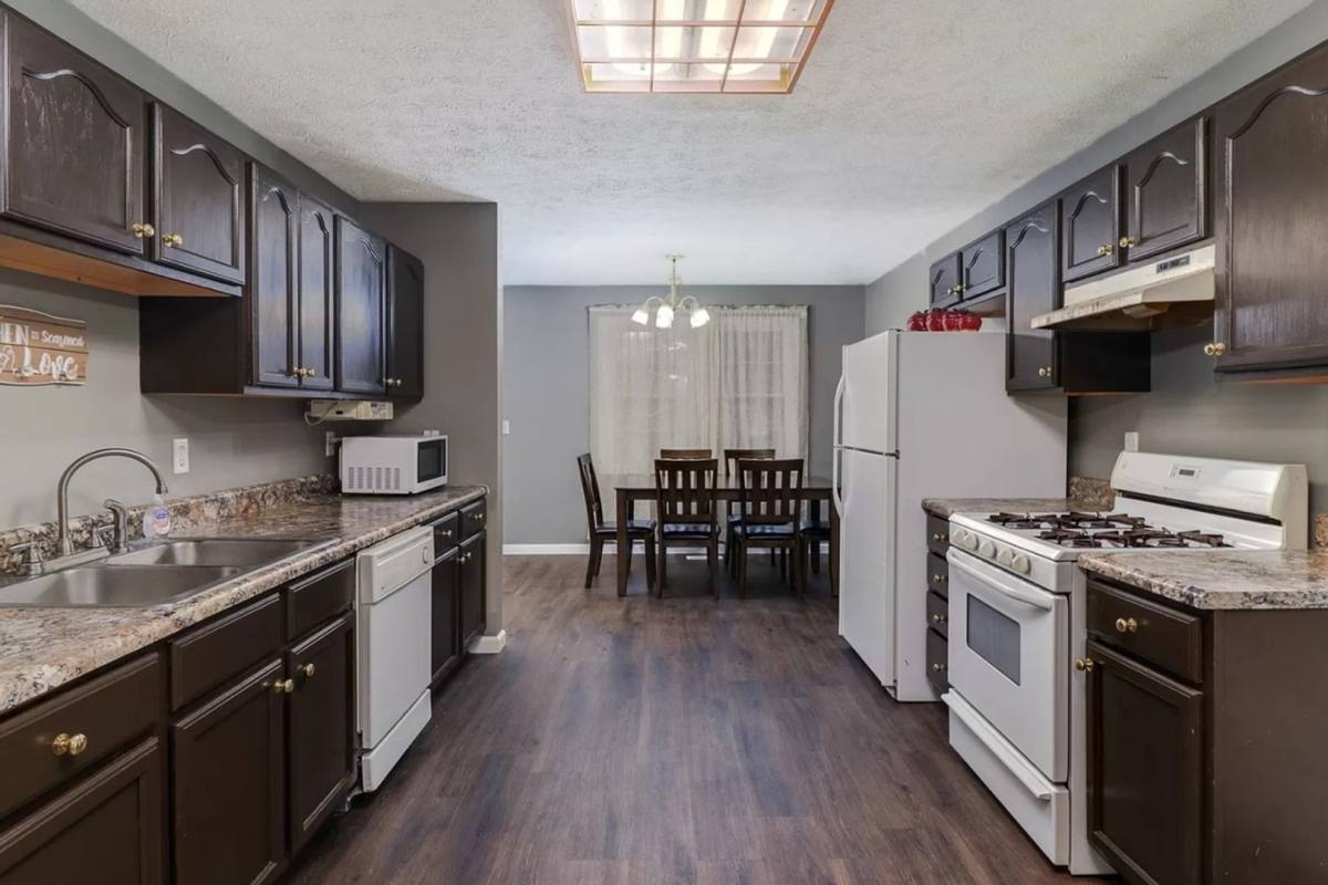 Apartment for rent at 1622 Iowa St, Bloomington, IL 61701