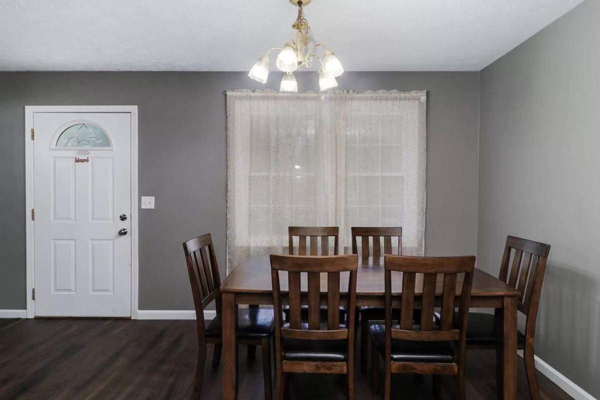 Apartment for rent at 1622 Iowa St, Bloomington, IL 61701