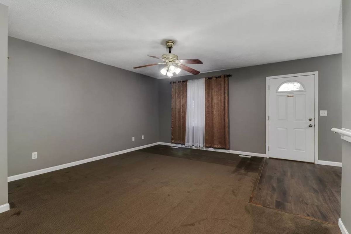 Apartment for rent at 1622 Iowa St, Bloomington, IL 61701